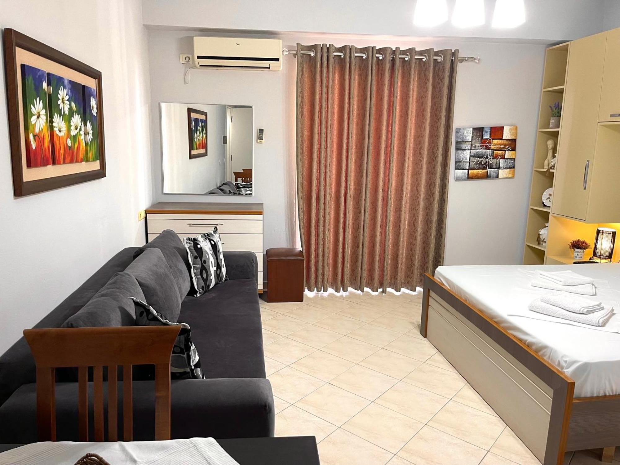 Melina Apartments Sarandë Exteriör bild
